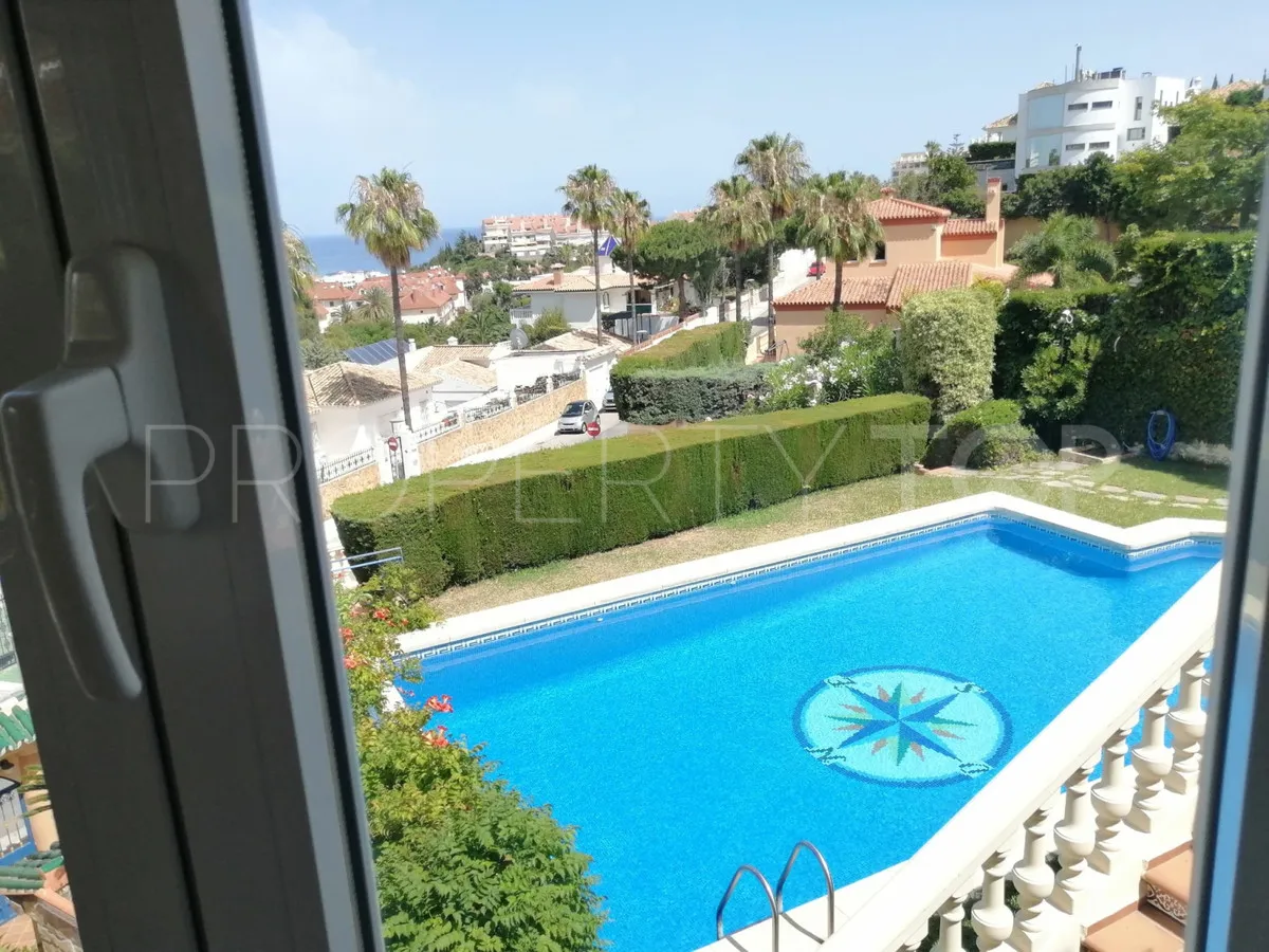 Comprar villa con 7 dormitorios en Benalmadena