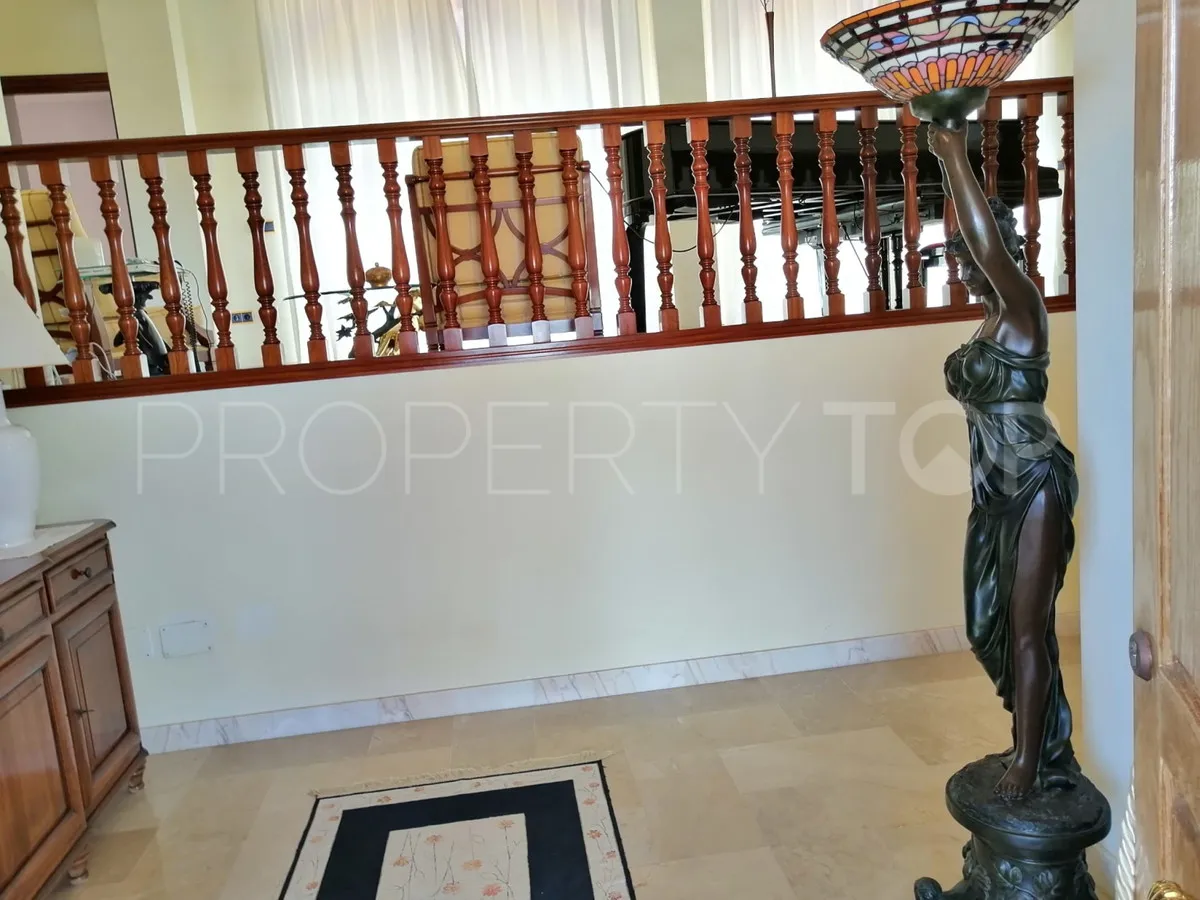Comprar villa con 7 dormitorios en Benalmadena