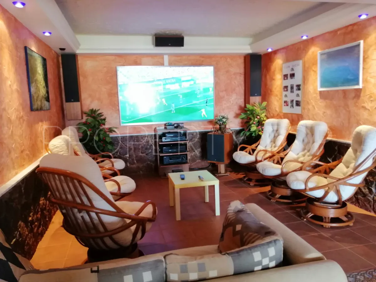 Comprar villa con 7 dormitorios en Benalmadena