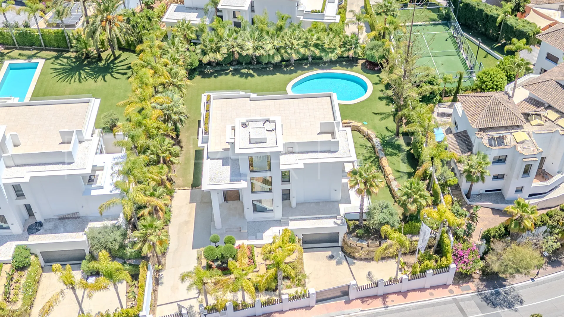Villa en venta con 5 dormitorios en Marbella Ciudad