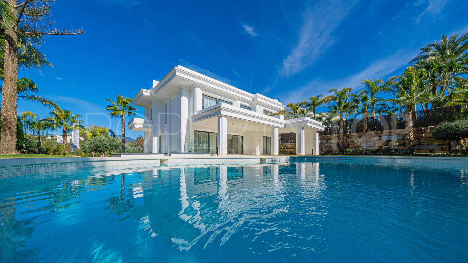 Villa en venta con 5 dormitorios en Marbella Ciudad