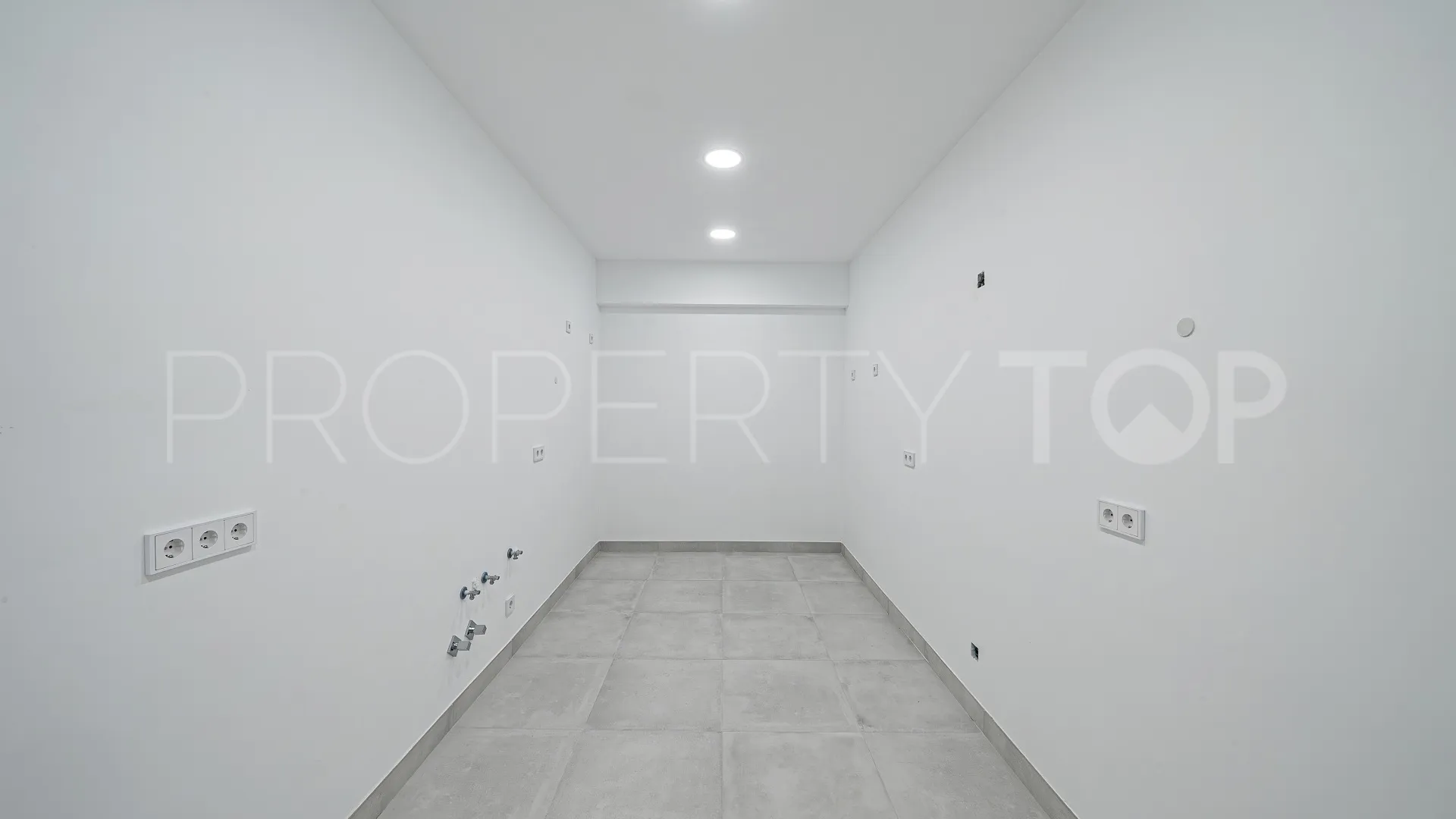 Villa en venta con 5 dormitorios en Marbella Ciudad