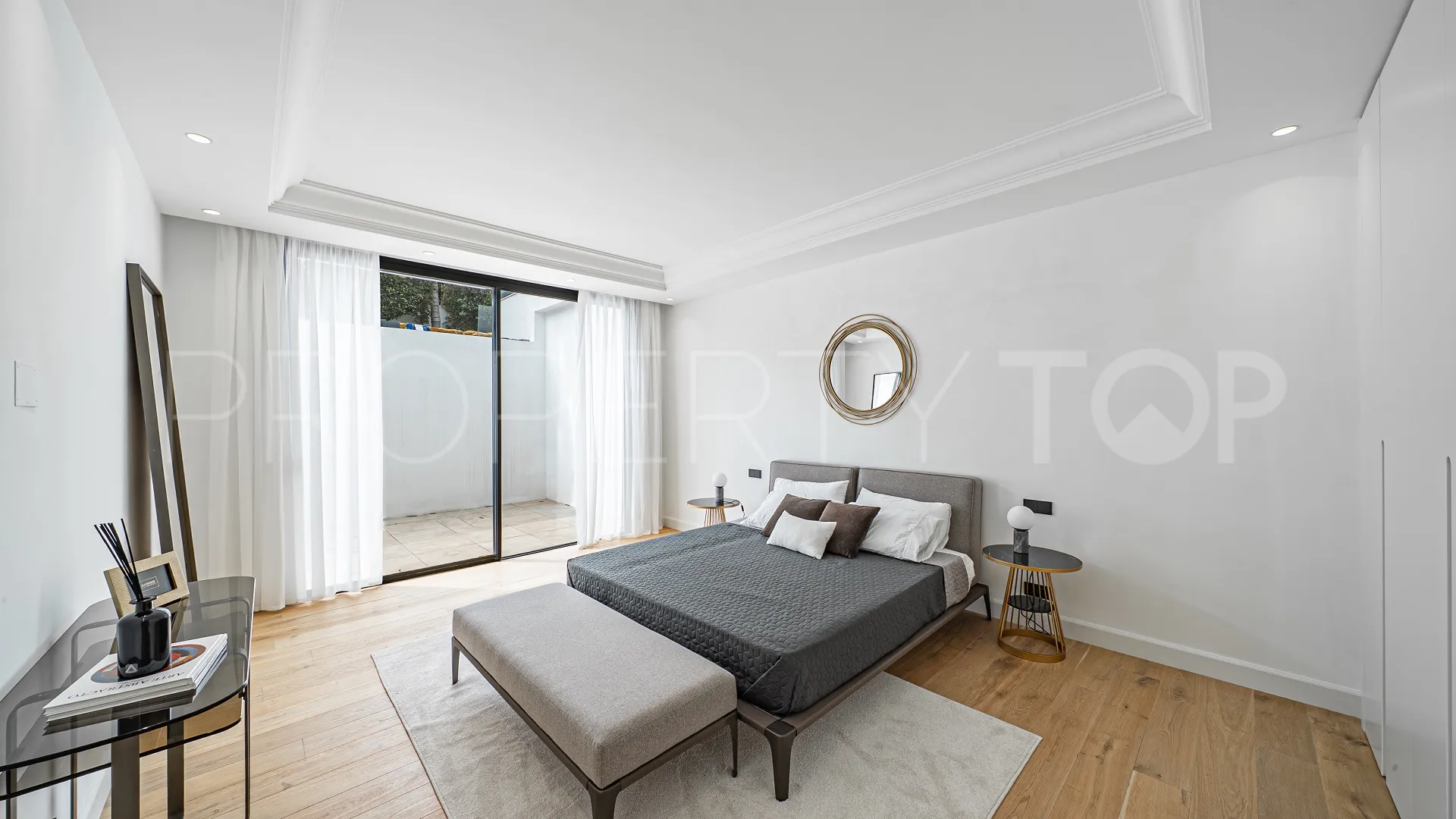 Villa en venta con 5 dormitorios en Marbella Ciudad
