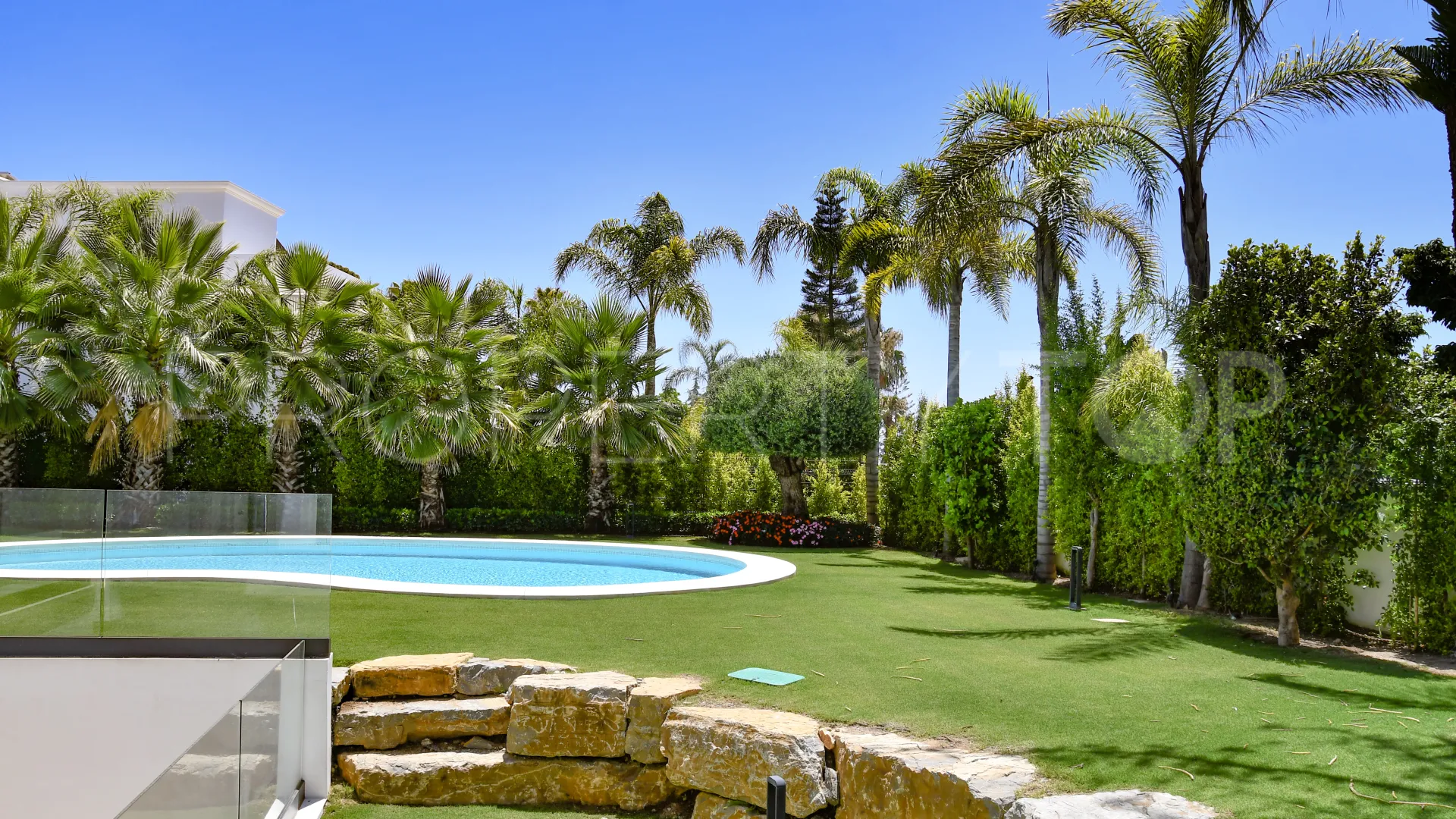 Villa en venta con 5 dormitorios en Marbella Ciudad