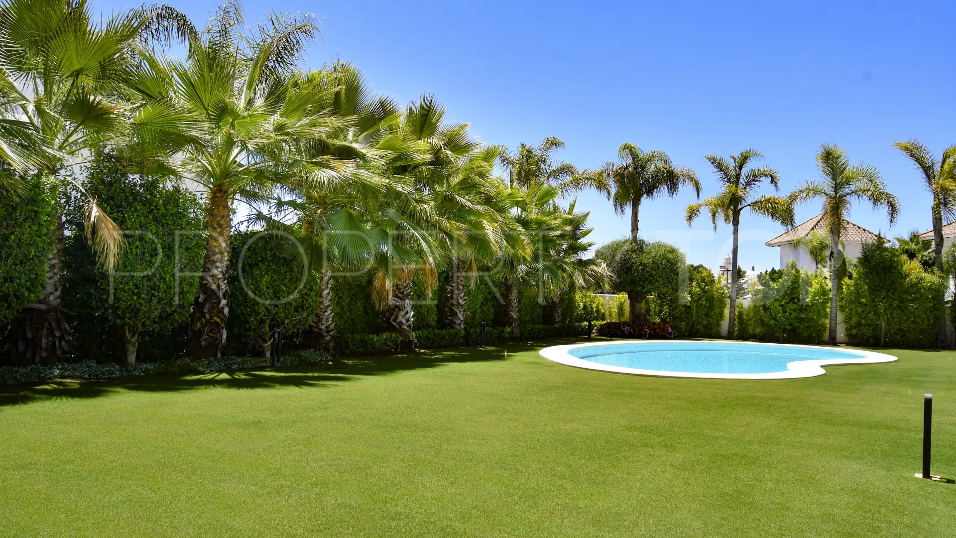 Villa en venta con 5 dormitorios en Marbella Ciudad