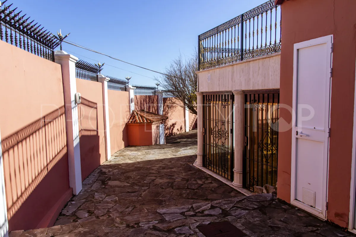 Estepona villa for sale