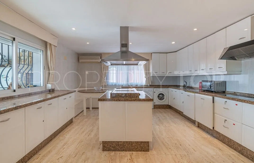 Estepona villa for sale