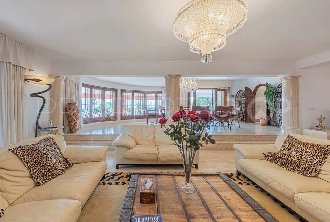Estepona villa for sale