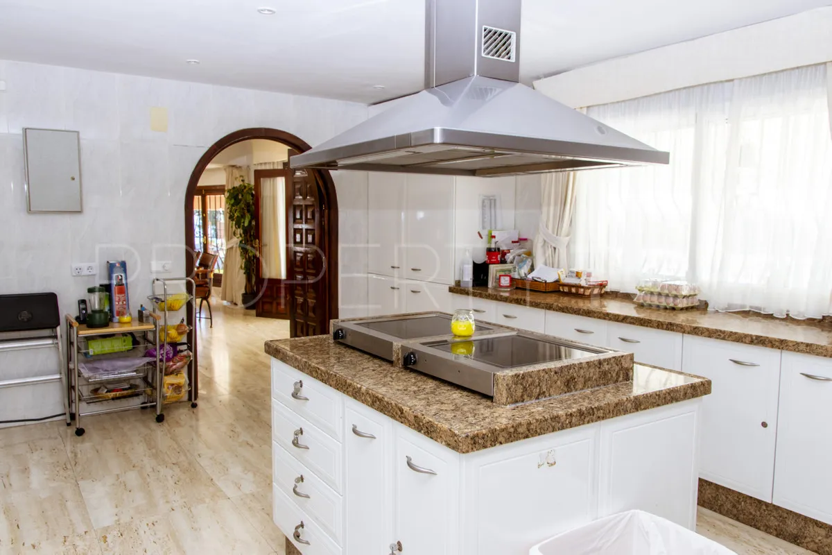 Estepona villa for sale