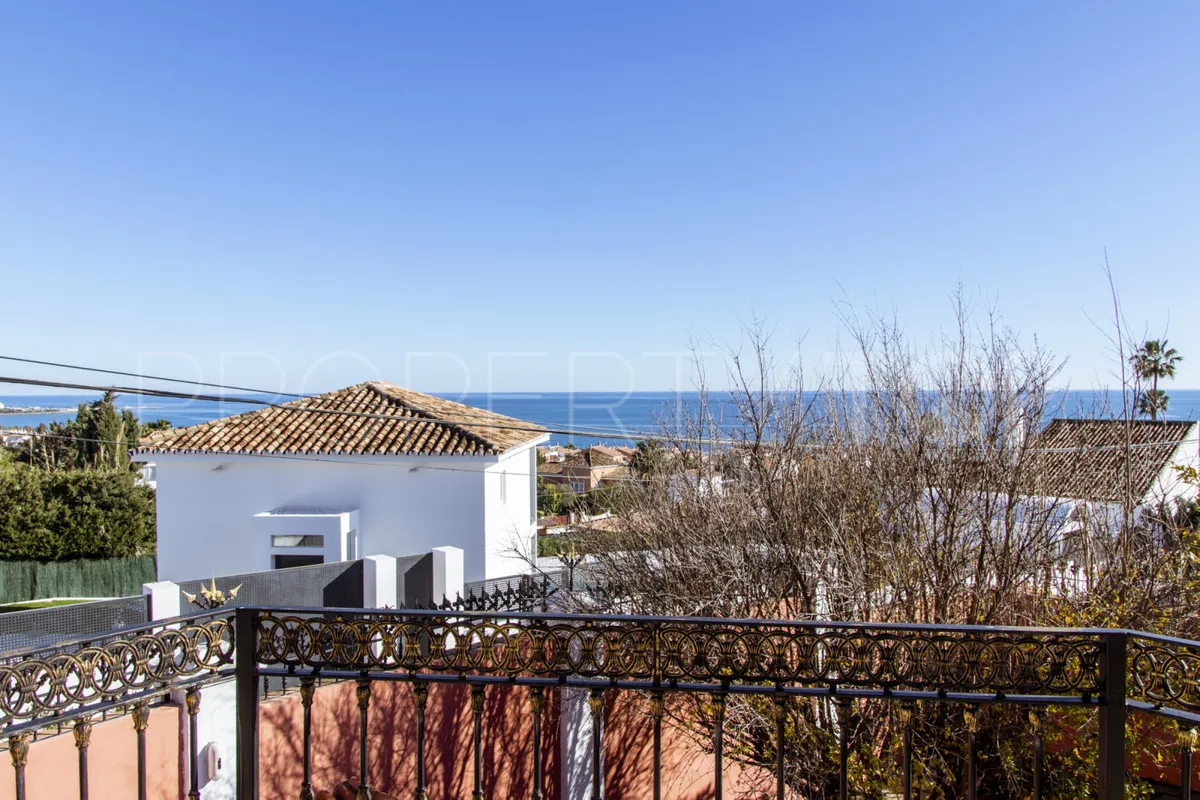 Estepona villa for sale