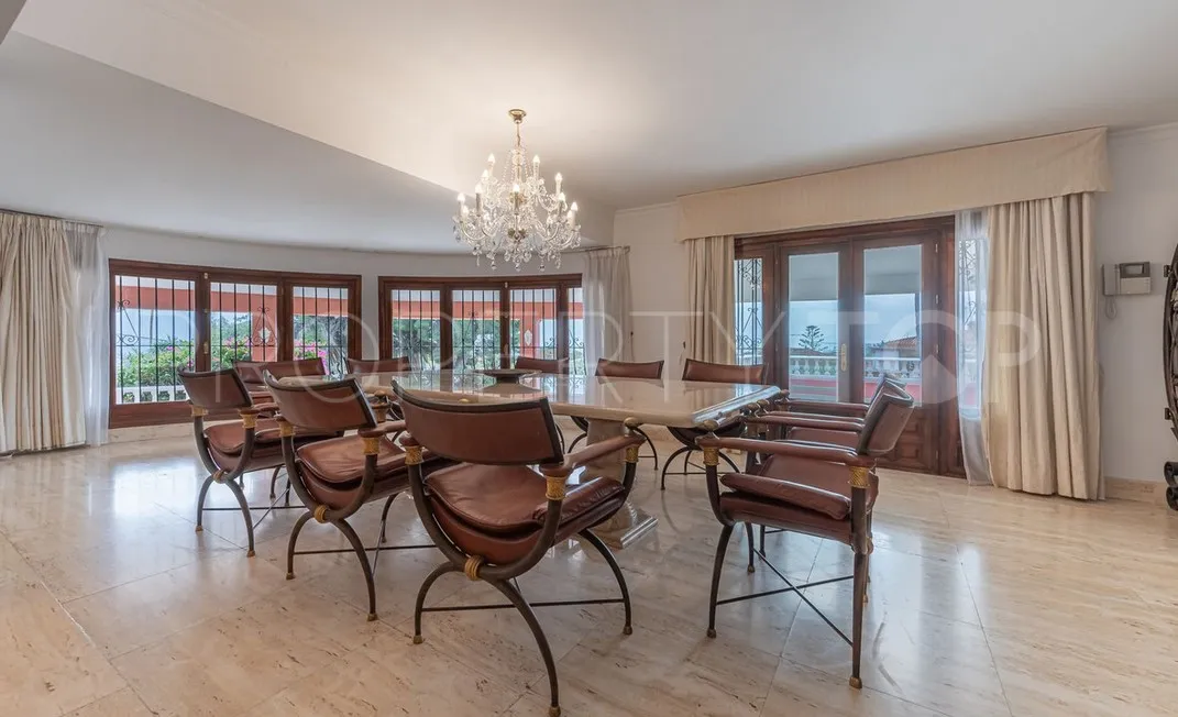 Estepona villa for sale