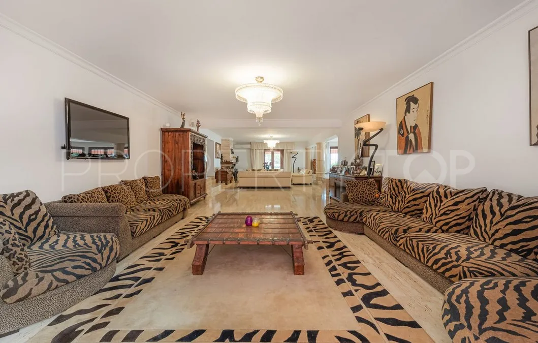 Estepona villa for sale