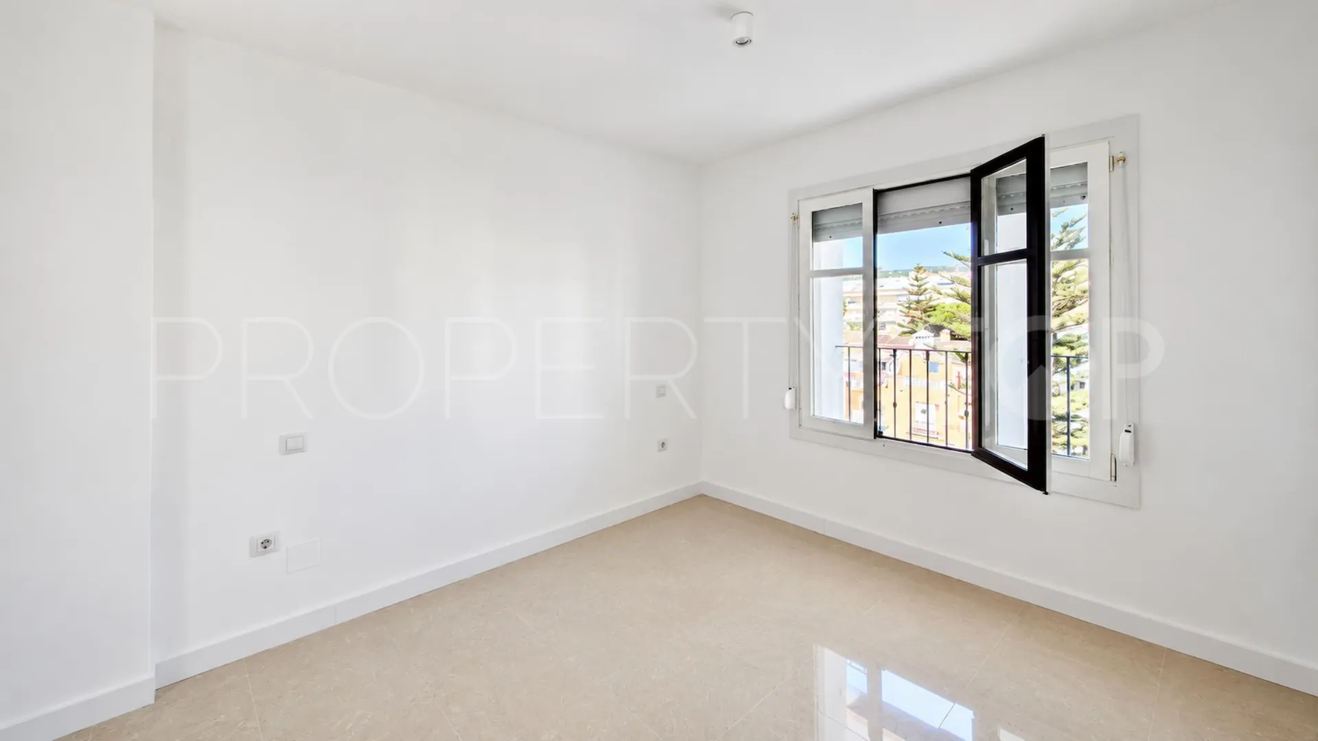 For sale apartment in Sabinillas with 1 bedroom