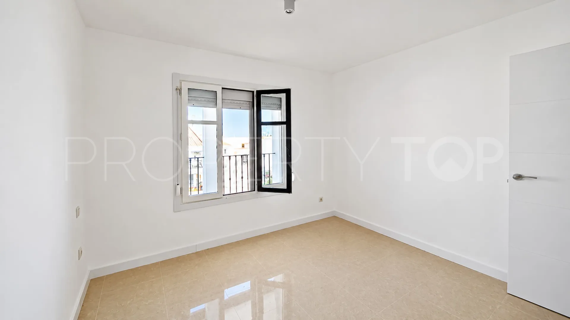 For sale apartment in Sabinillas with 1 bedroom