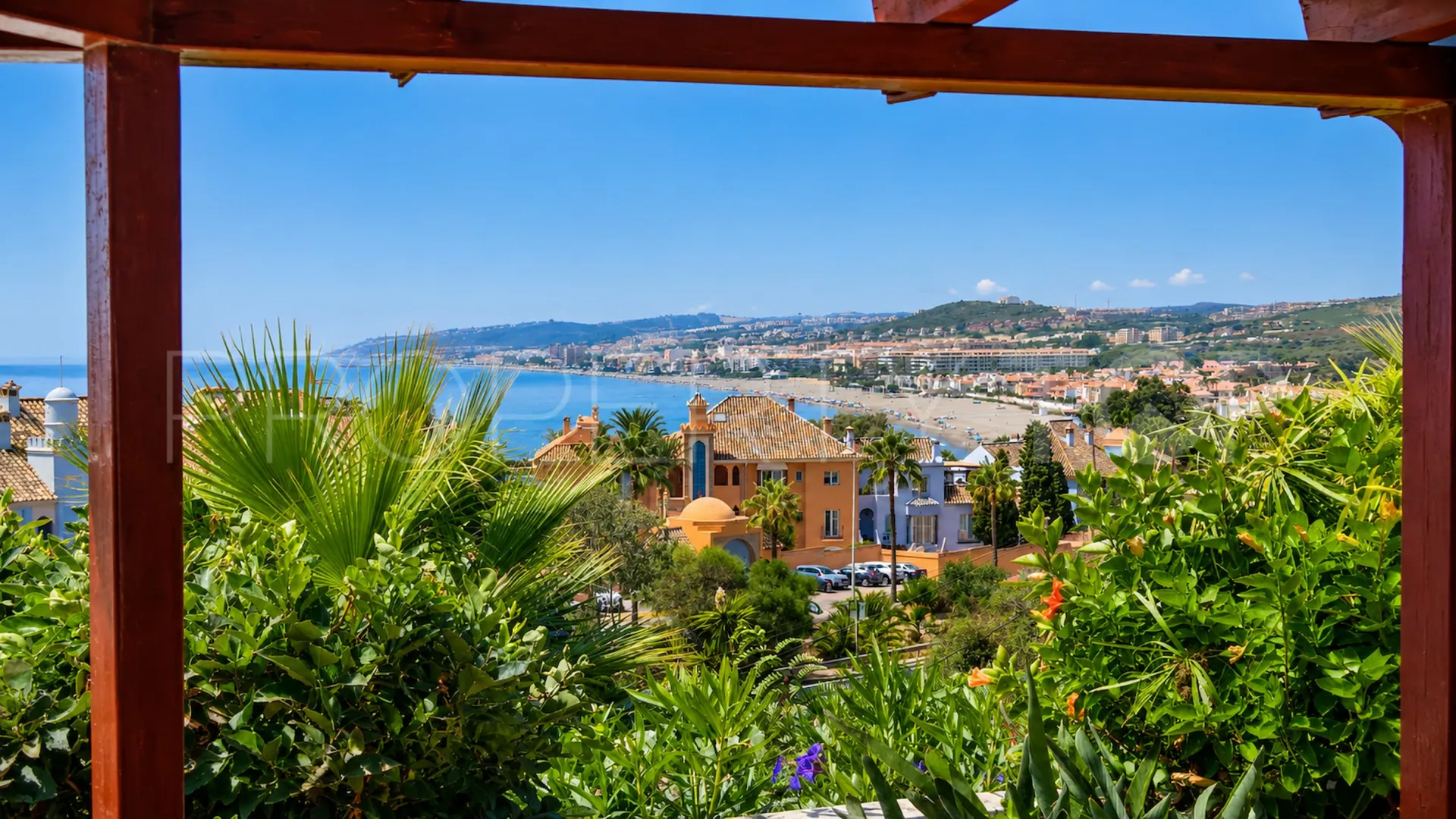 For sale 3 bedrooms house in Bahia de Casares