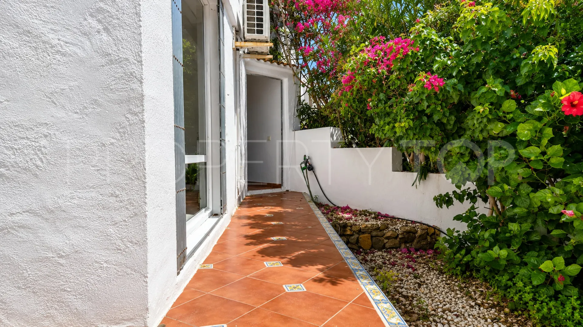For sale 3 bedrooms house in Bahia de Casares