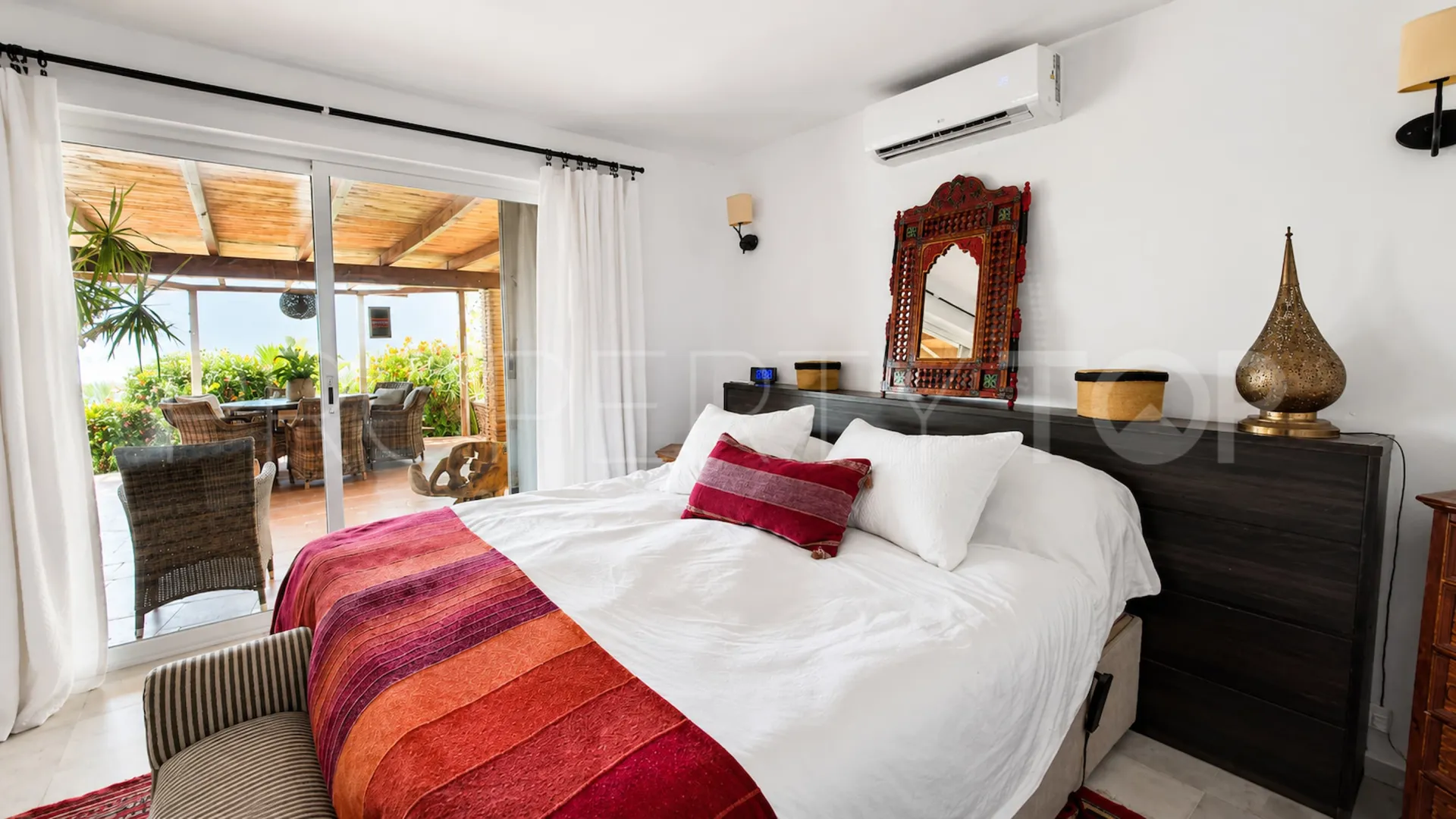 For sale 3 bedrooms house in Bahia de Casares