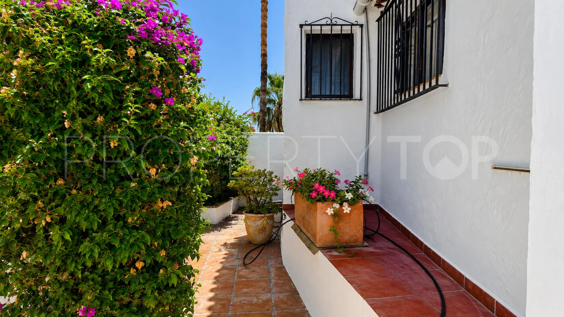 For sale 3 bedrooms house in Bahia de Casares