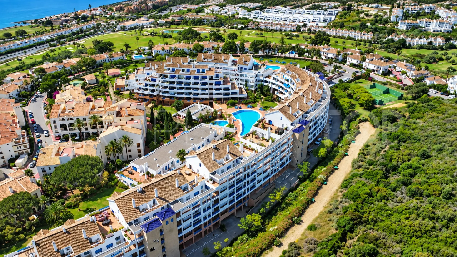 For sale ground floor apartment in Duquesa Suites