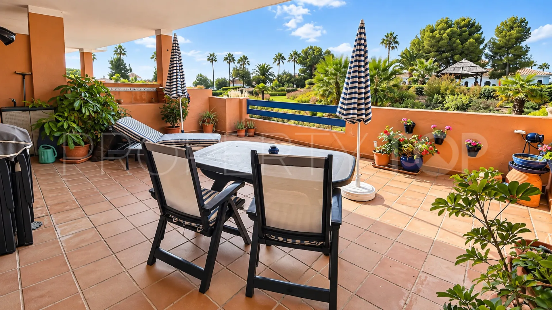 For sale ground floor apartment in Duquesa Suites