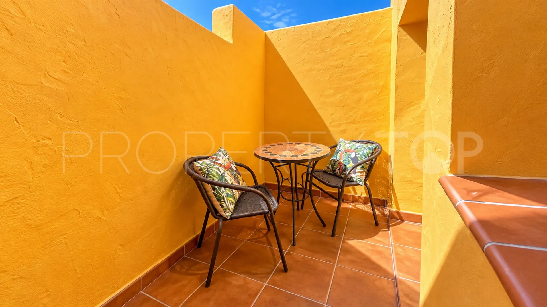 Ático de 2 dormitorios a la venta en Duquesa Village