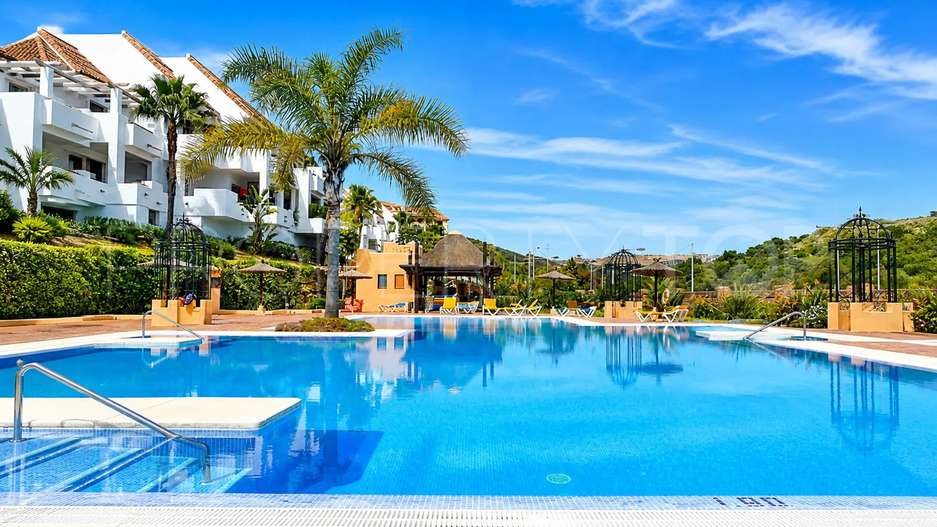 Ático de 2 dormitorios a la venta en Duquesa Village