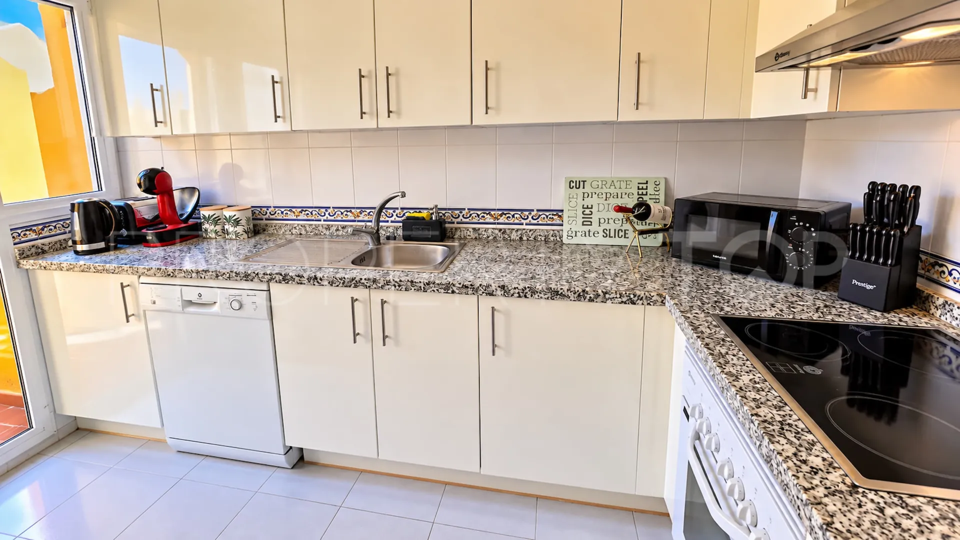 Ático de 2 dormitorios a la venta en Duquesa Village