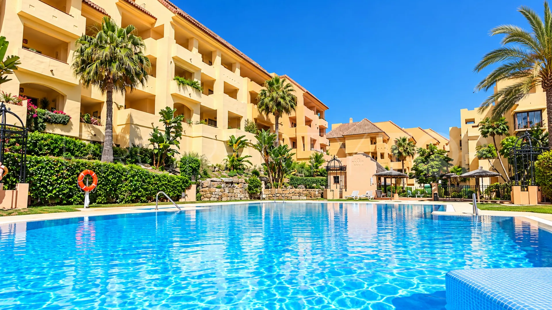 Ático de 2 dormitorios a la venta en Duquesa Village