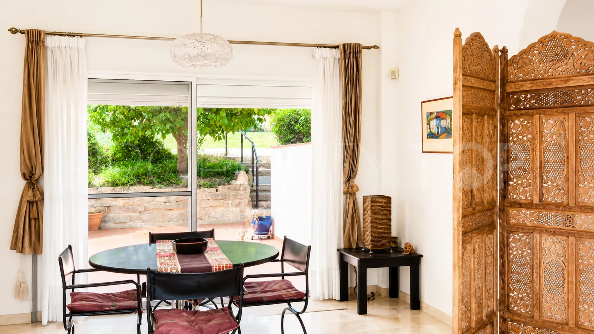 Comprar apartamento planta baja en Estepona Golf con 2 dormitorios