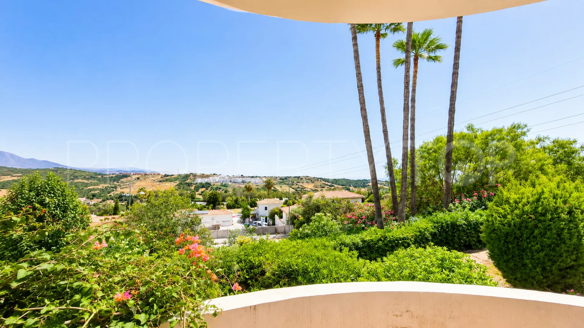 Comprar apartamento planta baja en Estepona Golf con 2 dormitorios