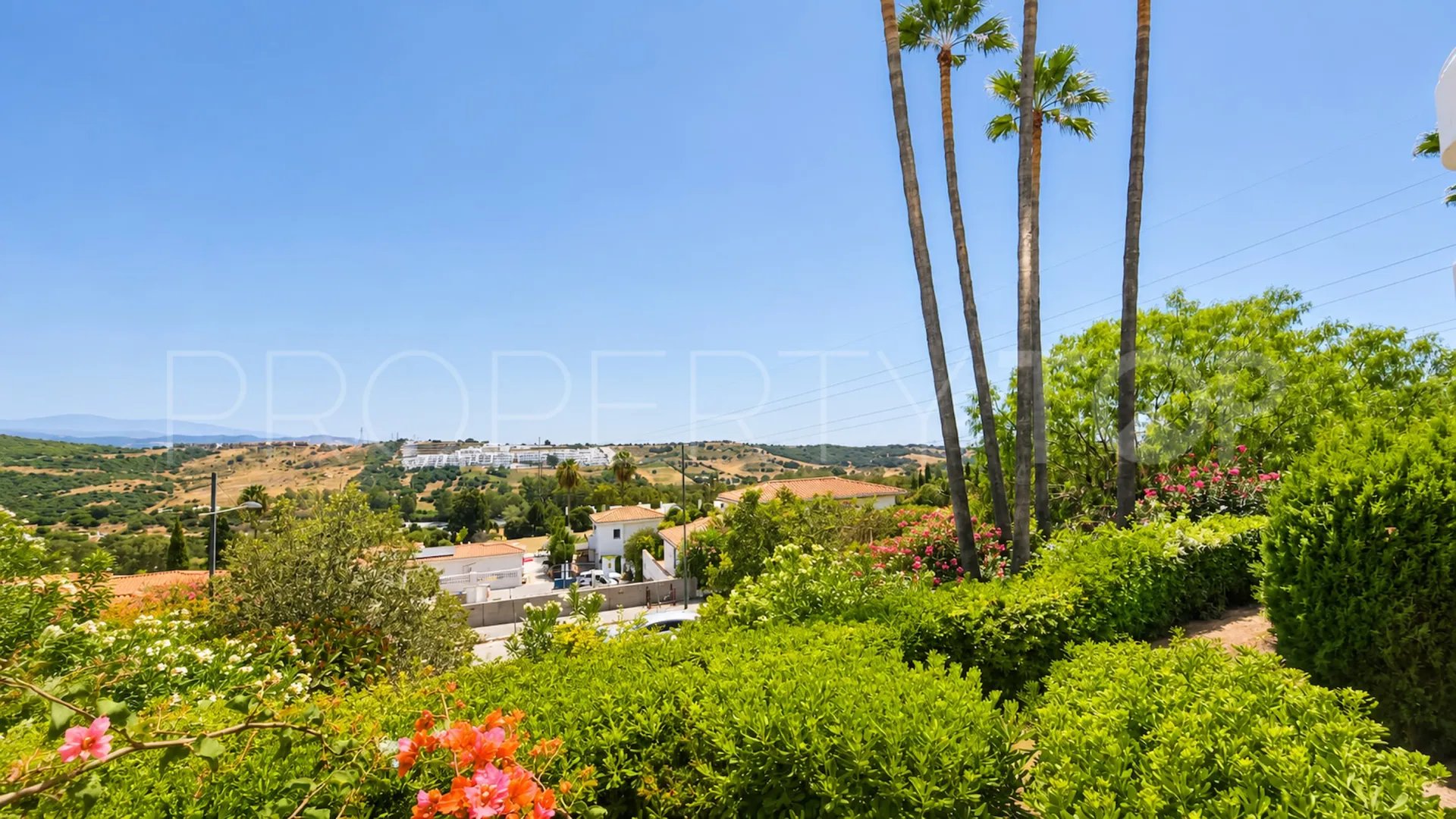 Comprar apartamento planta baja en Estepona Golf con 2 dormitorios