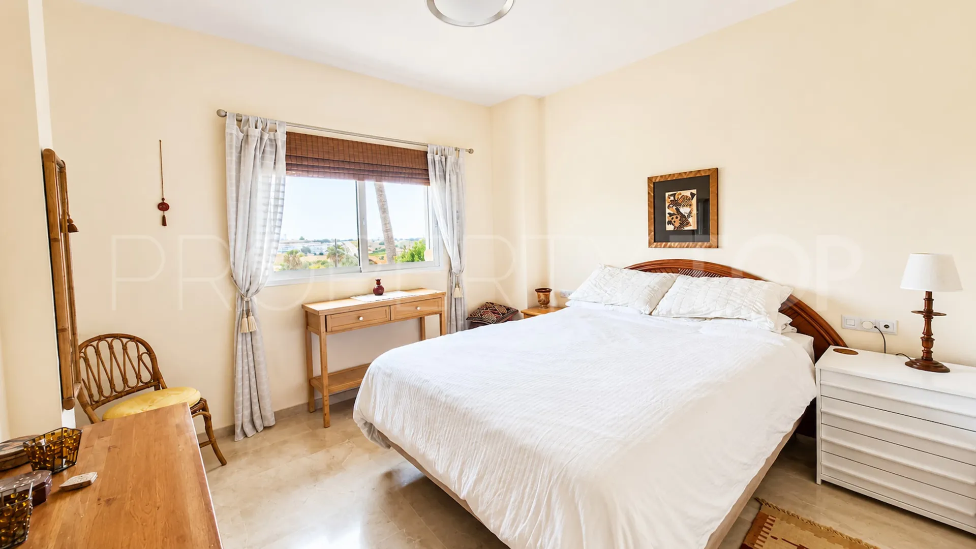 Comprar apartamento planta baja en Estepona Golf con 2 dormitorios