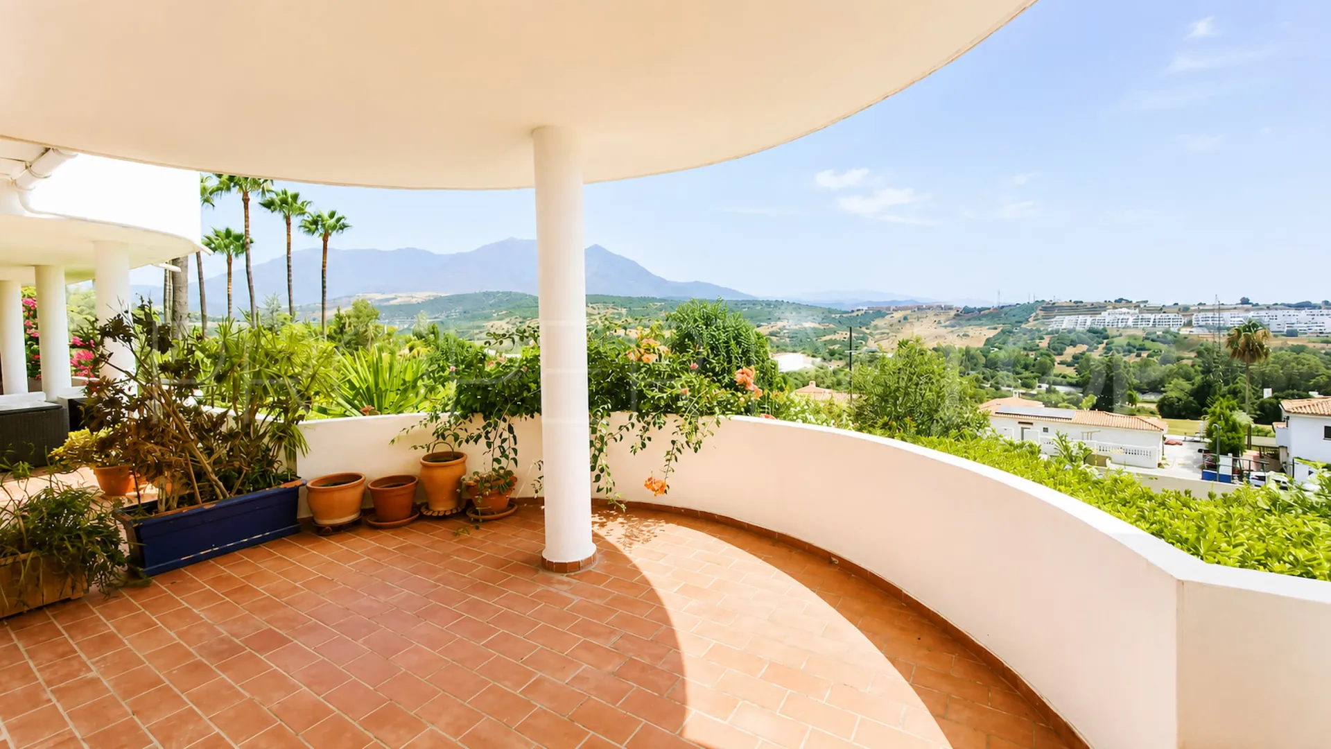 Comprar apartamento planta baja en Estepona Golf con 2 dormitorios