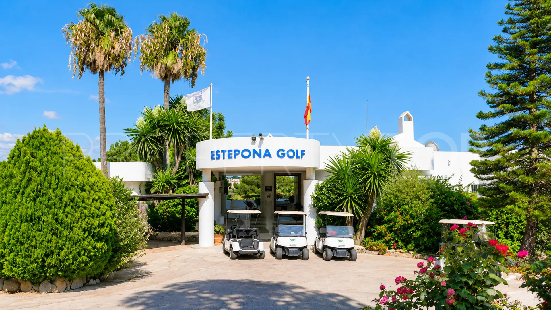 Comprar apartamento planta baja en Estepona Golf con 2 dormitorios