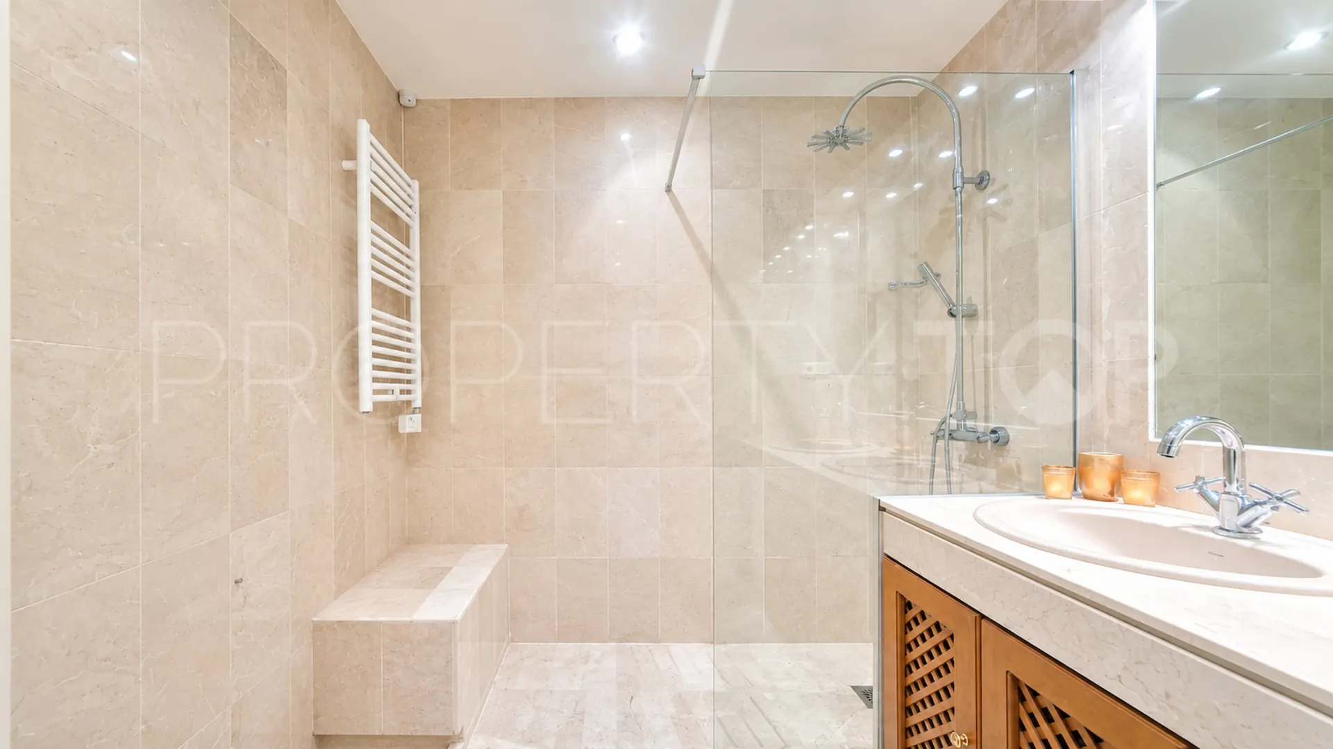 Comprar apartamento planta baja en Estepona Golf con 2 dormitorios