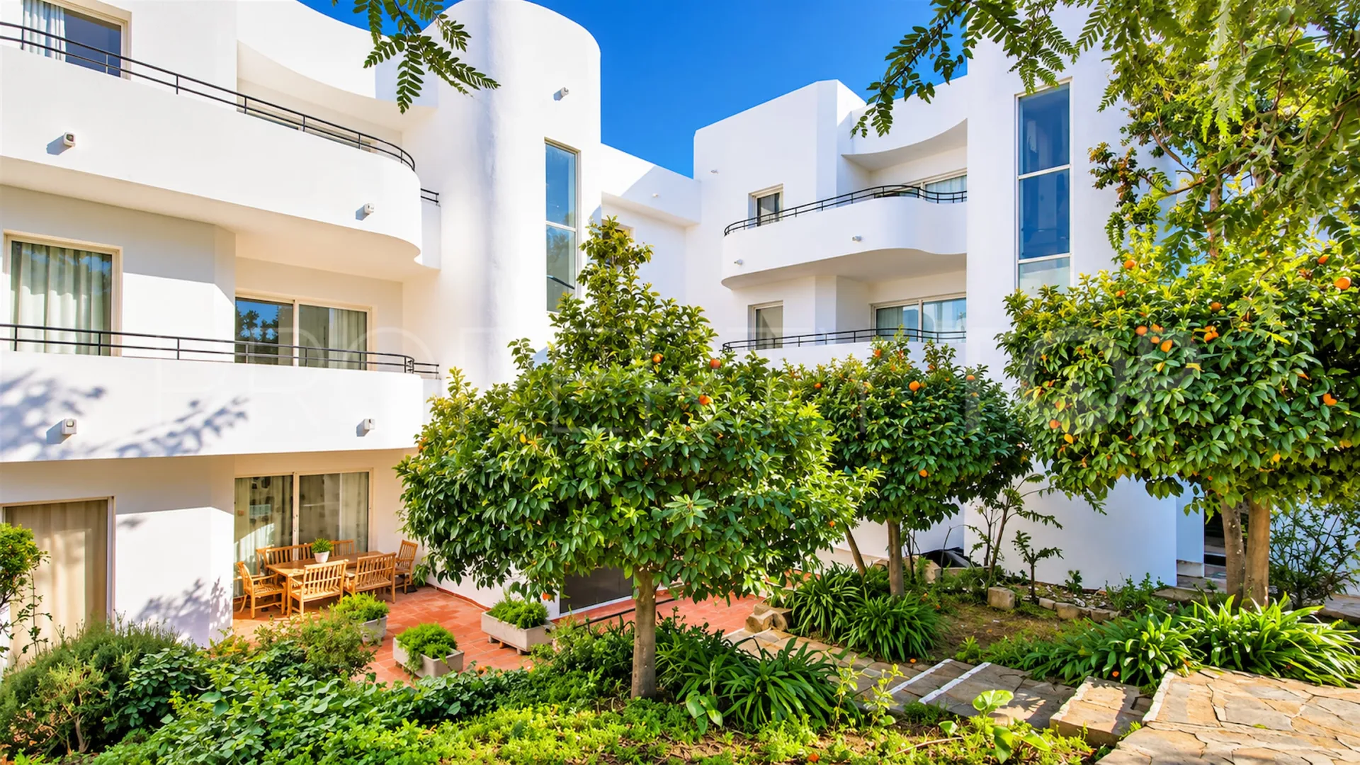 2 bedrooms ground floor apartment in Estepona Golf for sale