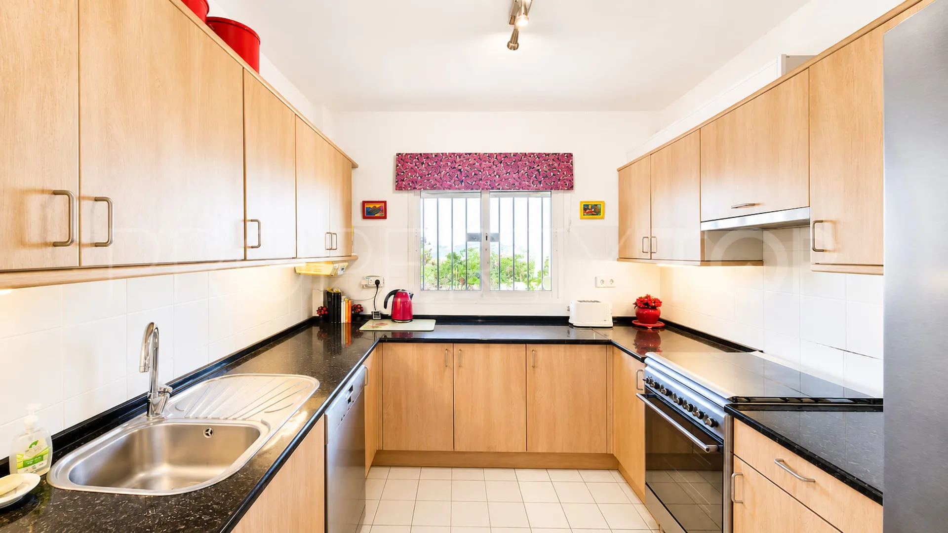 Comprar apartamento planta baja en Estepona Golf con 2 dormitorios