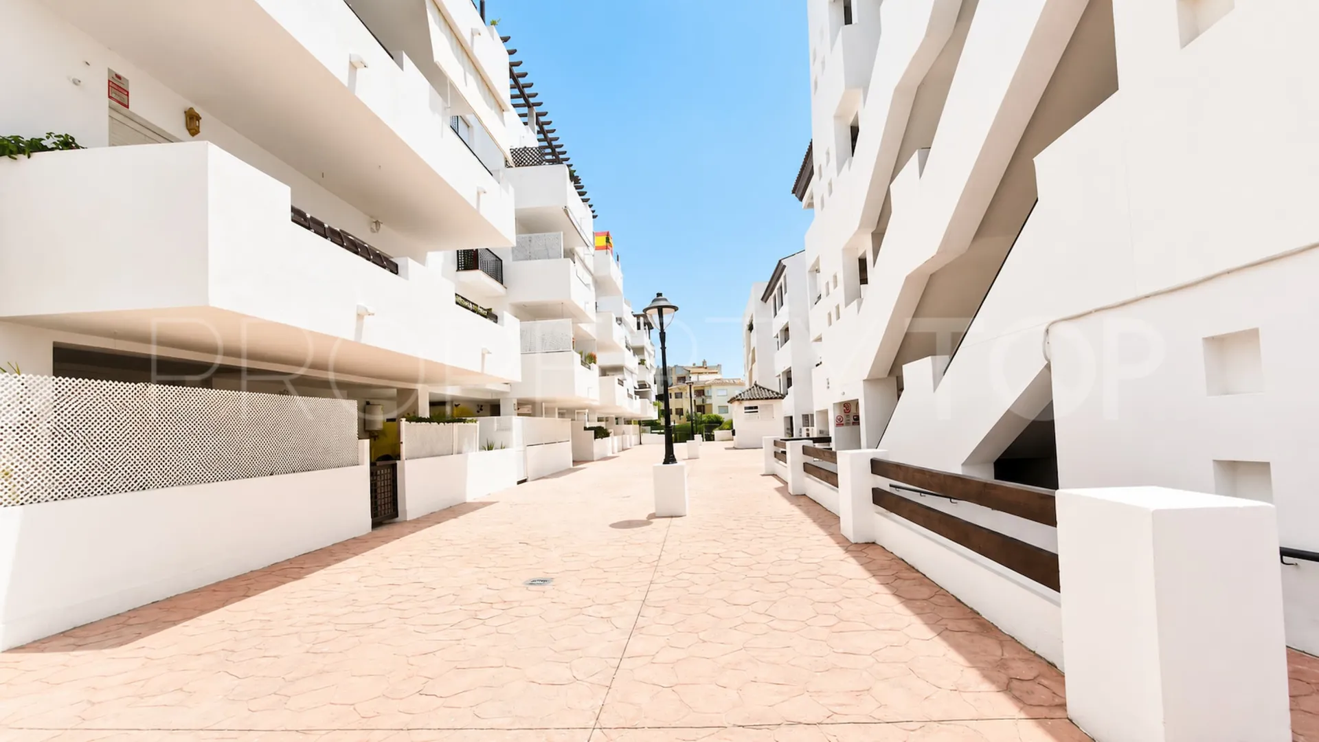 Apartamento en venta con 3 dormitorios en Manilva