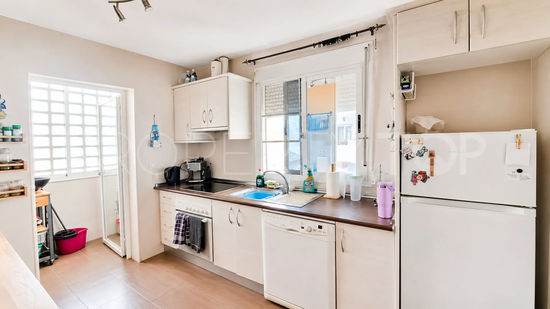 Apartamento en venta con 3 dormitorios en Manilva