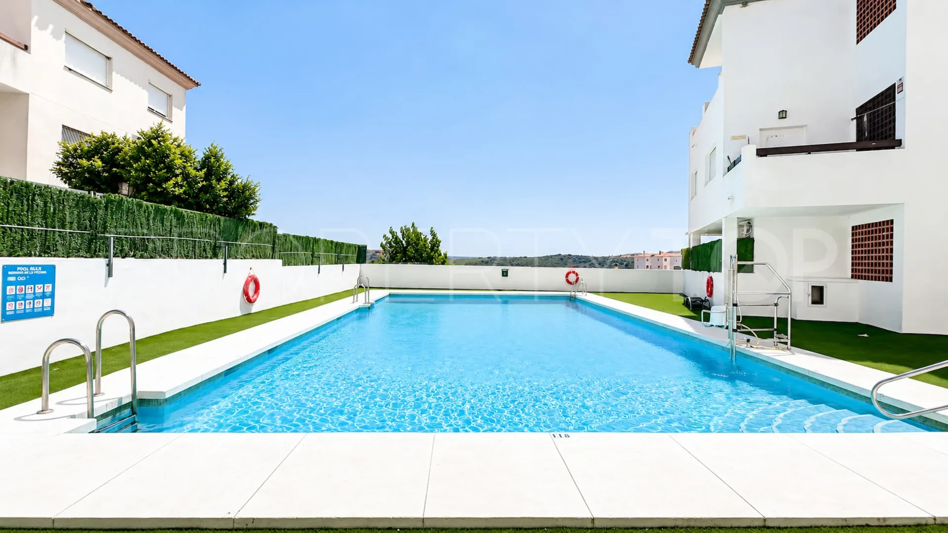 Apartamento en venta con 3 dormitorios en Manilva