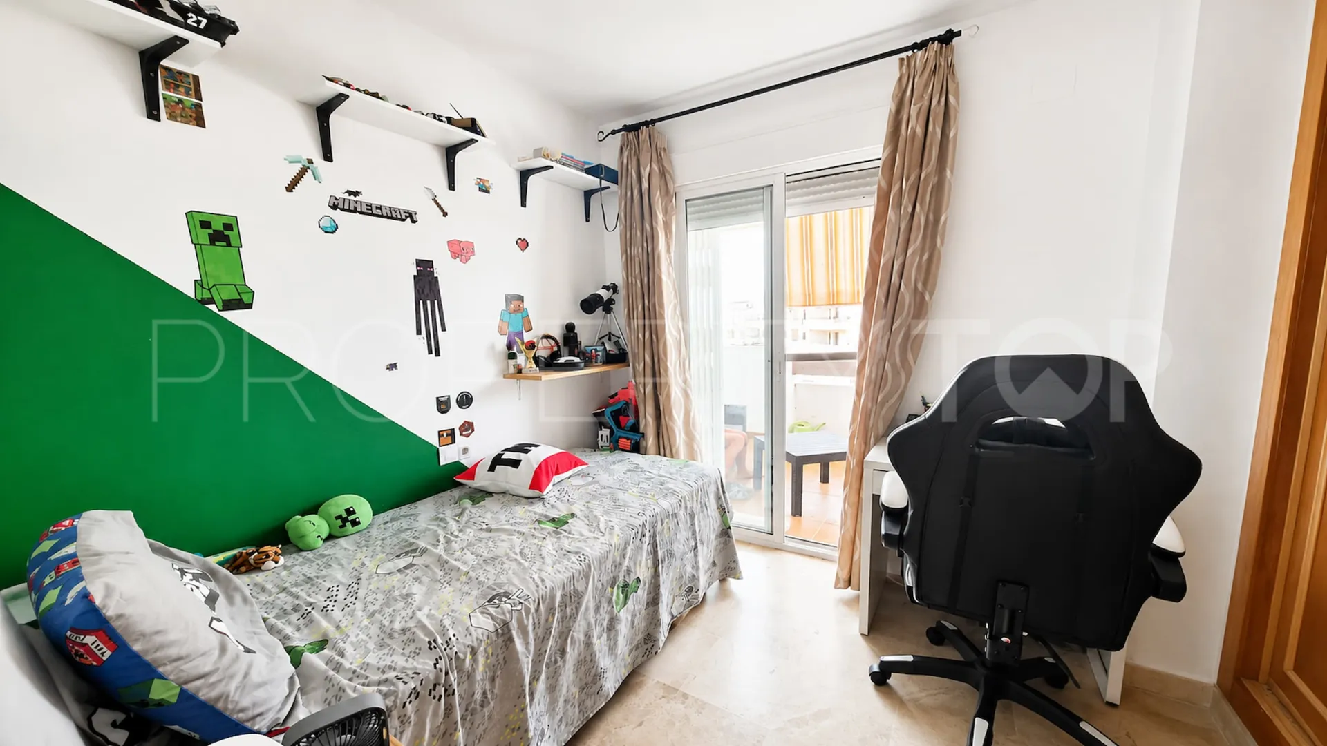 Apartamento en venta con 3 dormitorios en Manilva