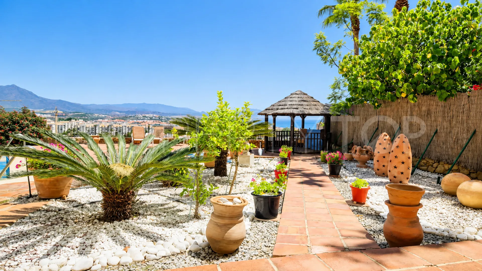 For sale villa with 5 bedrooms in La Duquesa