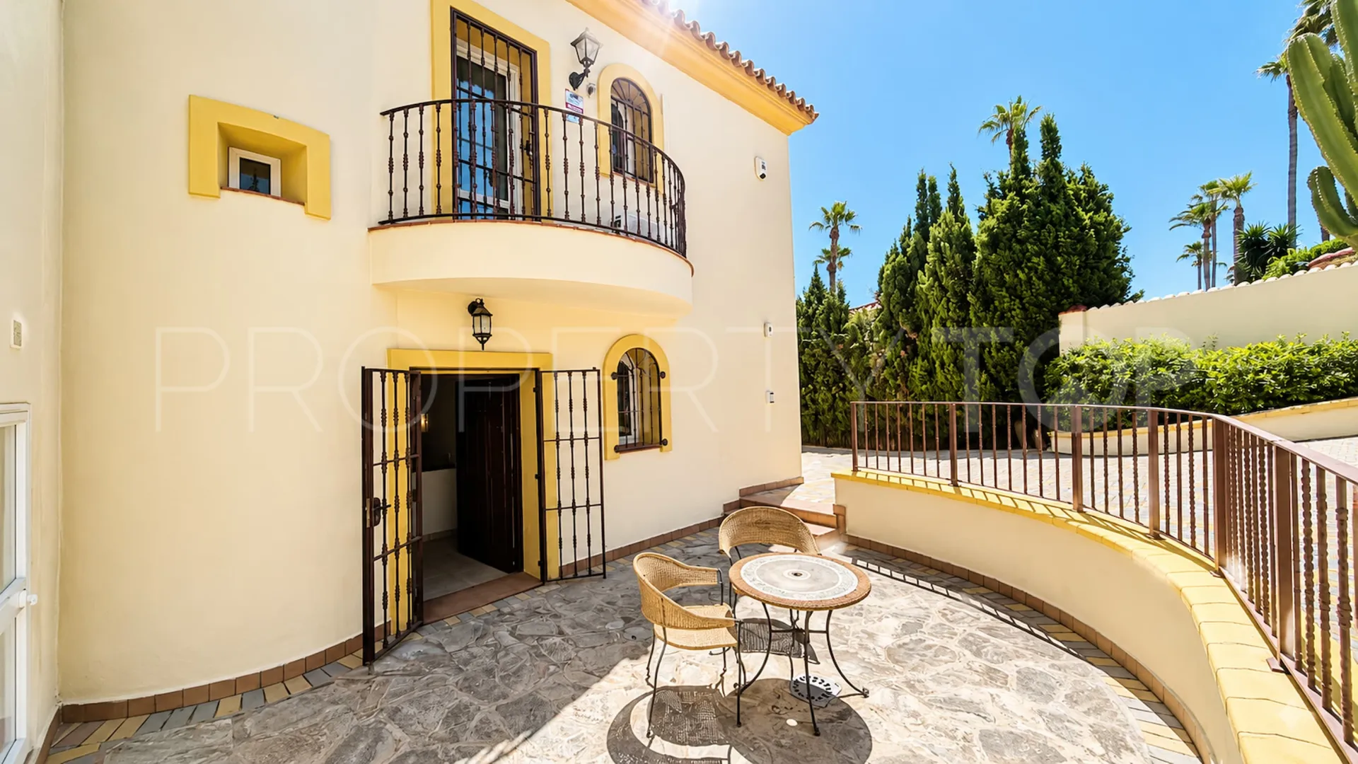 For sale villa with 5 bedrooms in La Duquesa