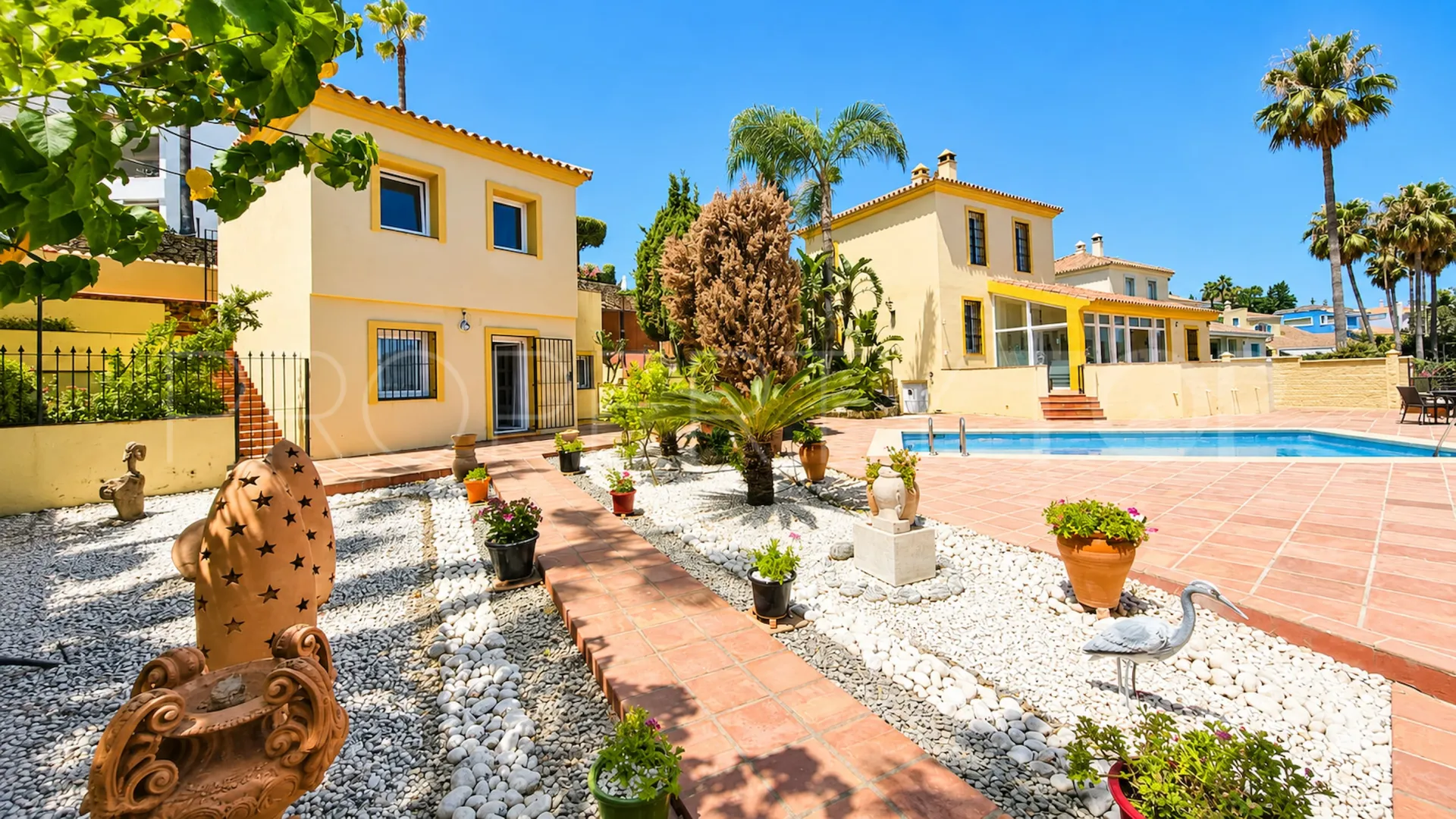 For sale villa with 5 bedrooms in La Duquesa
