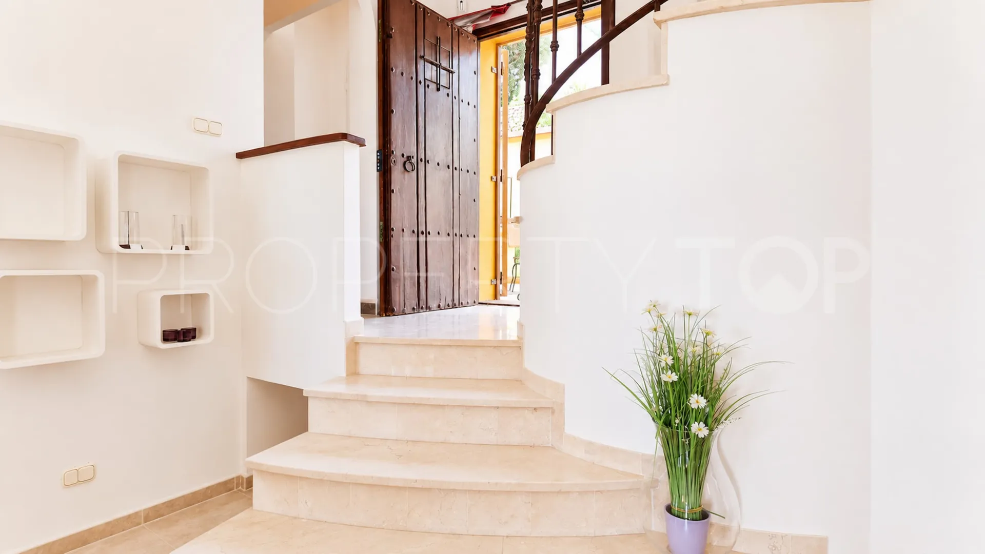 For sale villa with 5 bedrooms in La Duquesa
