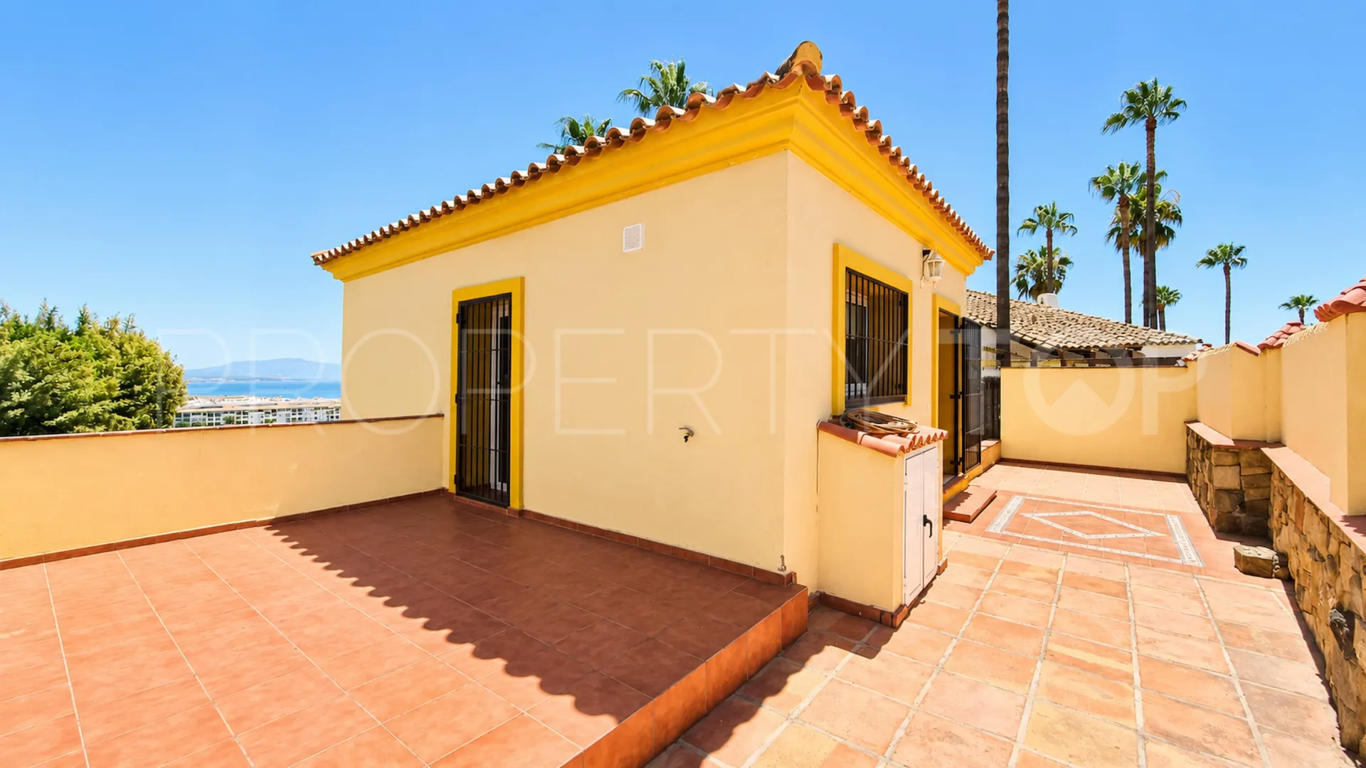 For sale villa with 5 bedrooms in La Duquesa