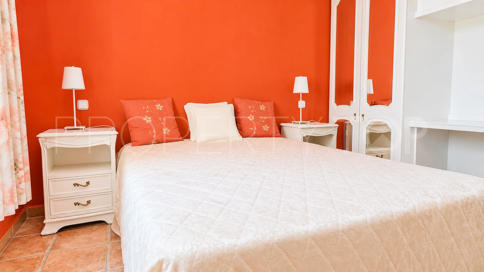 For sale villa with 5 bedrooms in La Duquesa