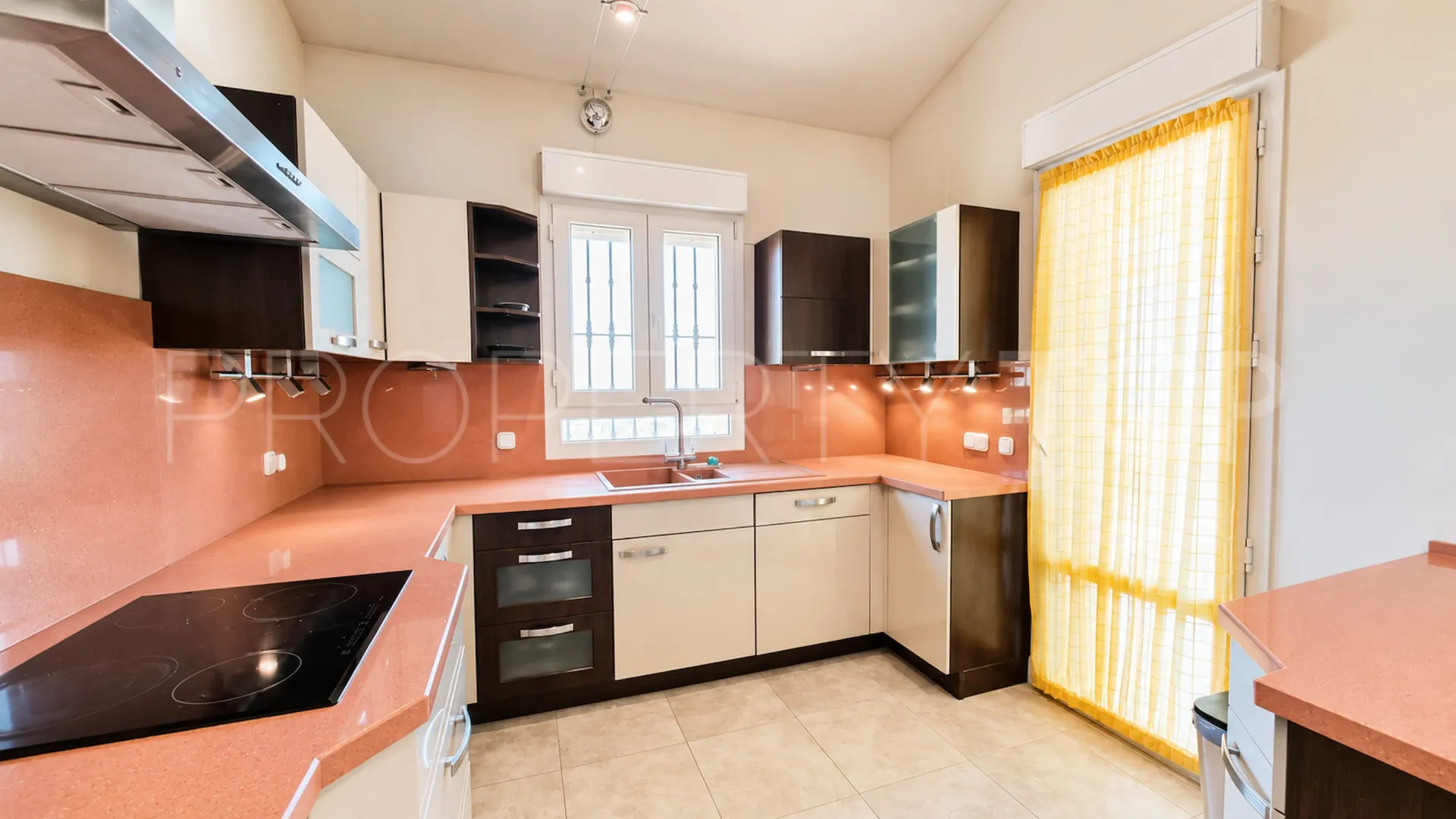 For sale villa with 5 bedrooms in La Duquesa