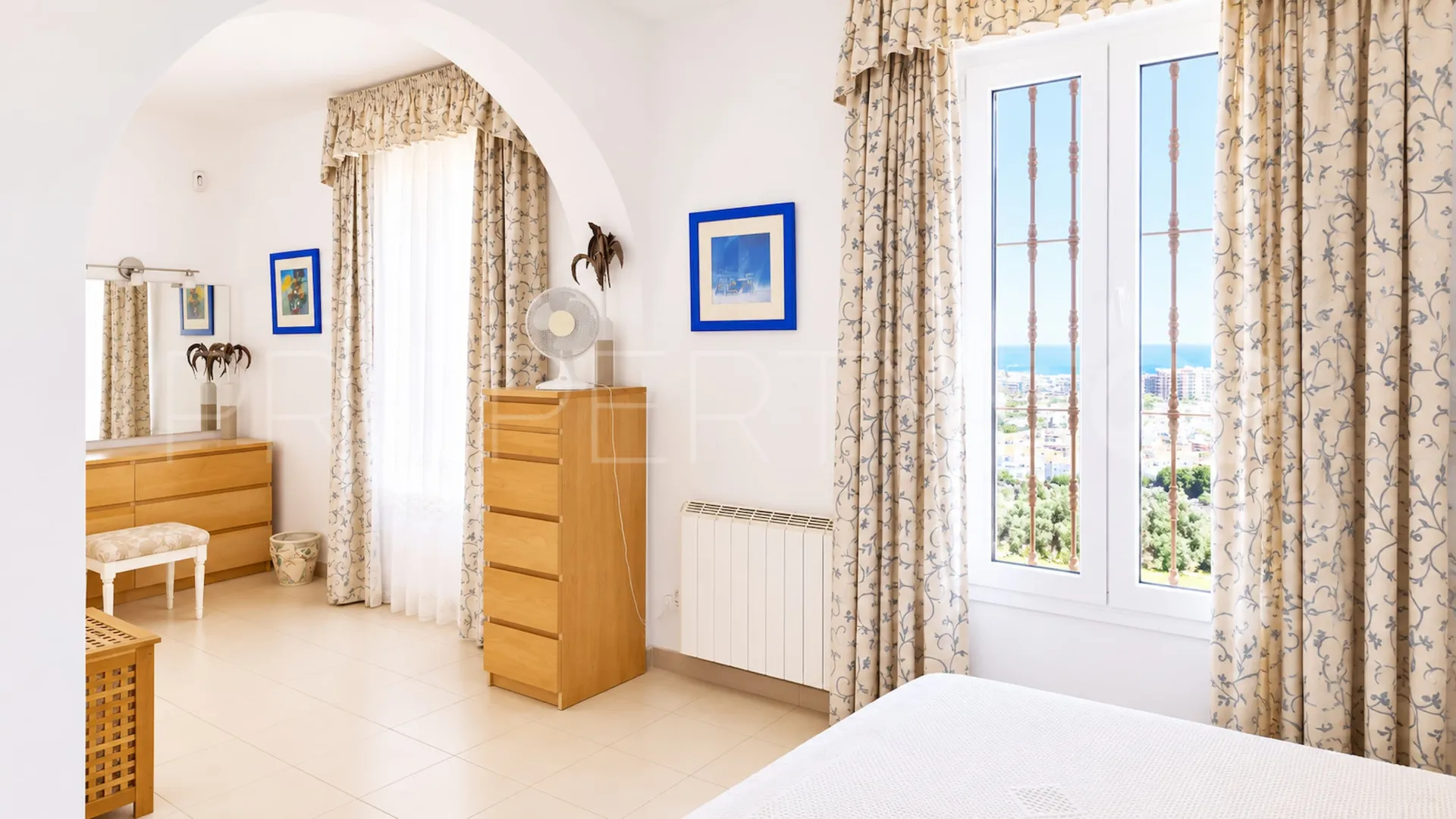 For sale villa with 5 bedrooms in La Duquesa
