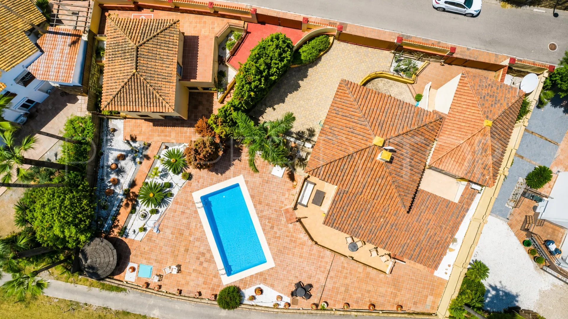 For sale villa with 5 bedrooms in La Duquesa